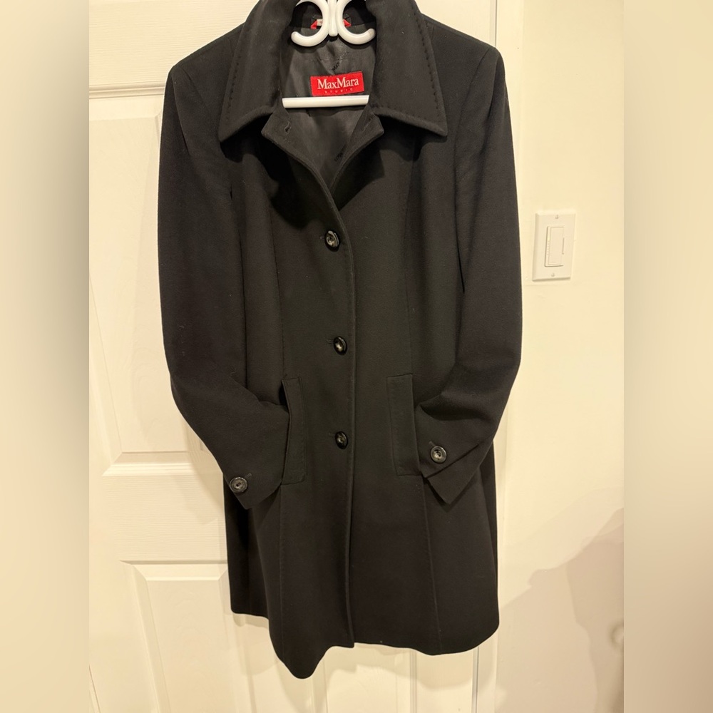 MaxMara Elegant Black Winter coat
